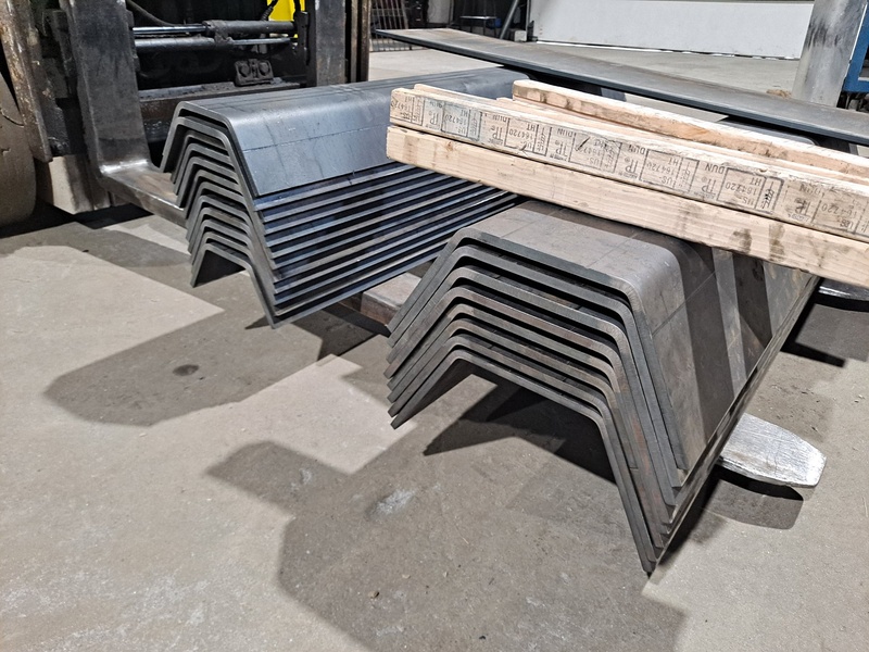 Custom manufactured metal part 14